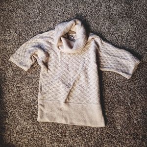 Old navy sweater worn once in perfect condition